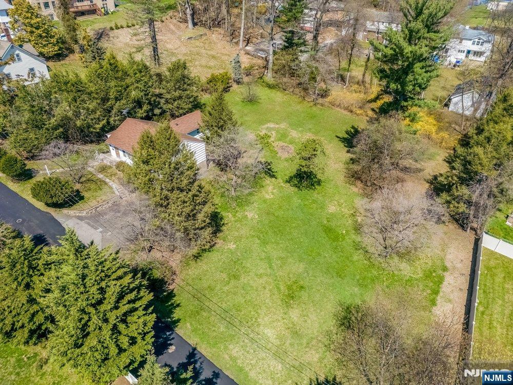 6 Schubert Lane Paramus, NJ 07652 - Photo 7 of 20