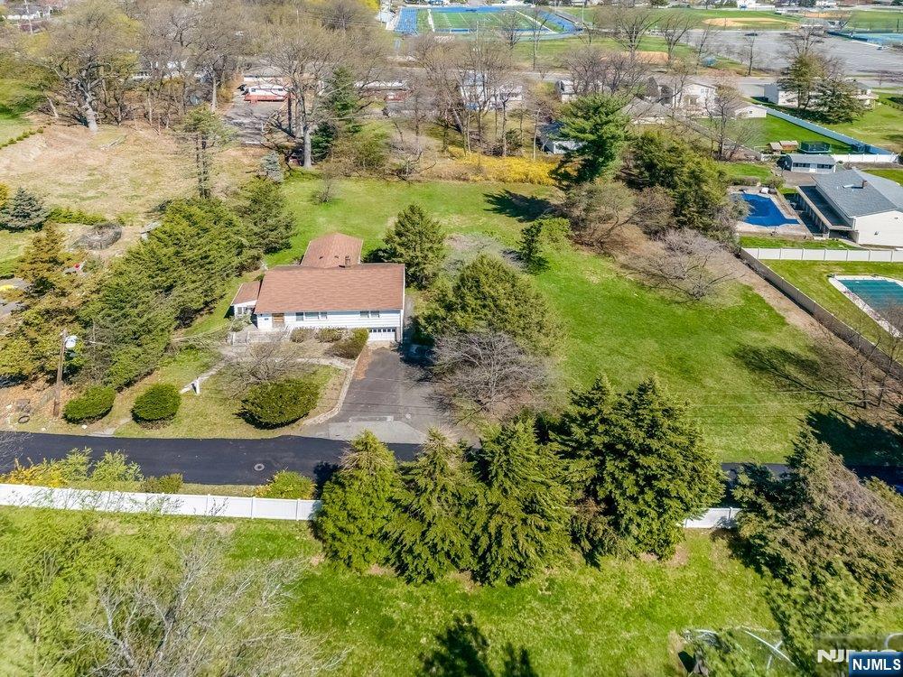 6 Schubert Lane Paramus, NJ 07652 - Photo 9 of 20