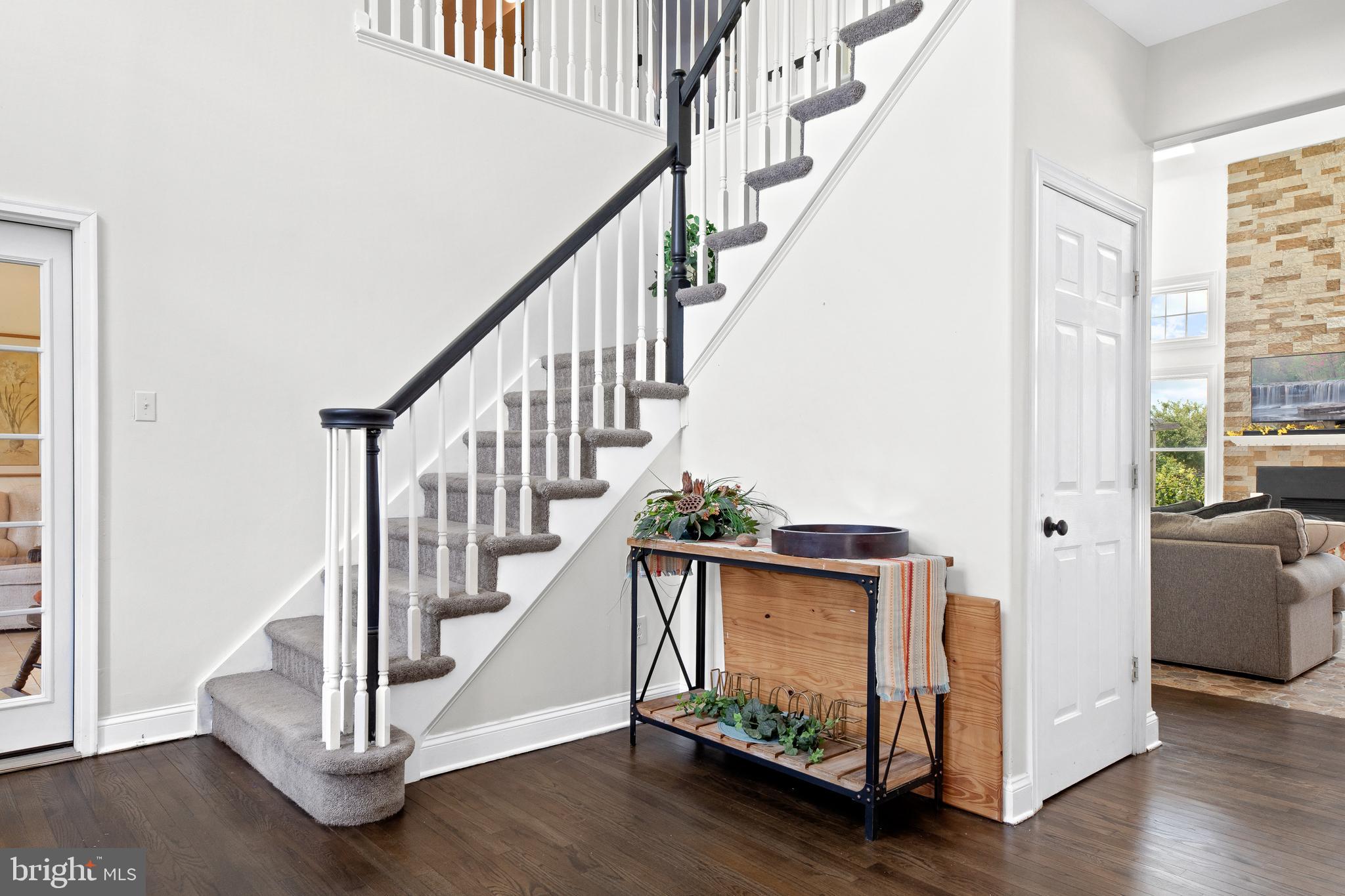 337 Red Lion Road Southampton, NJ 08088 - Photo 6 of 86 Foyer