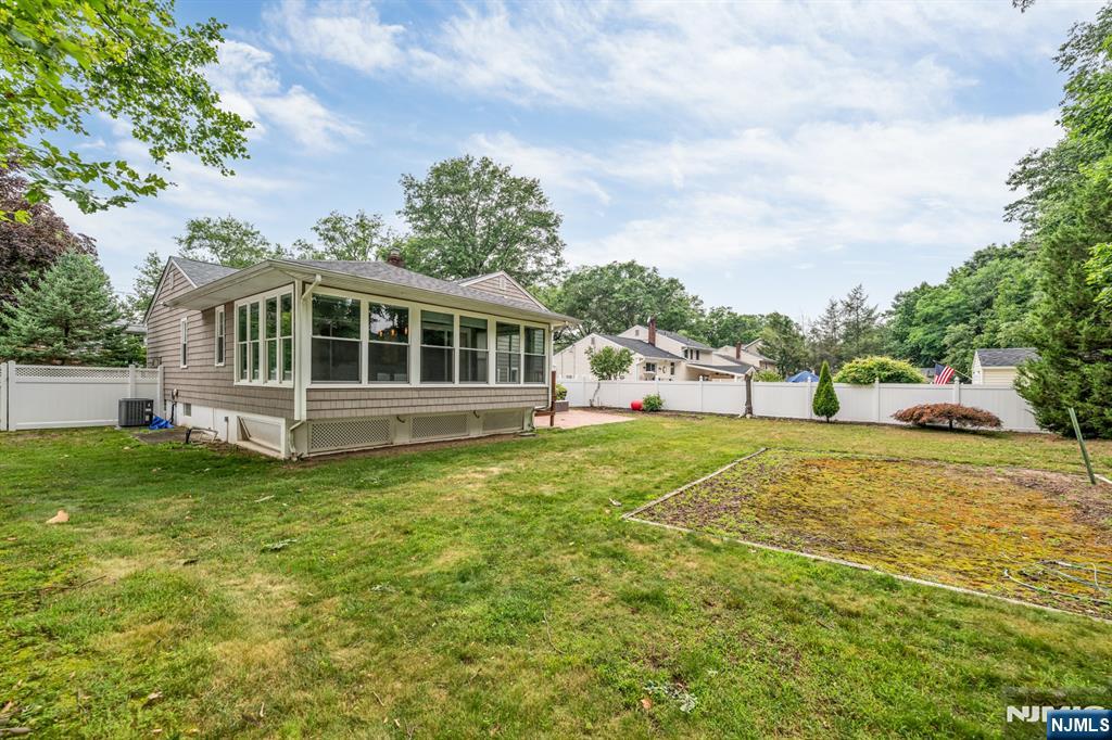 45 Jay Drive Paramus, NJ 07652 - Photo 39 of 41