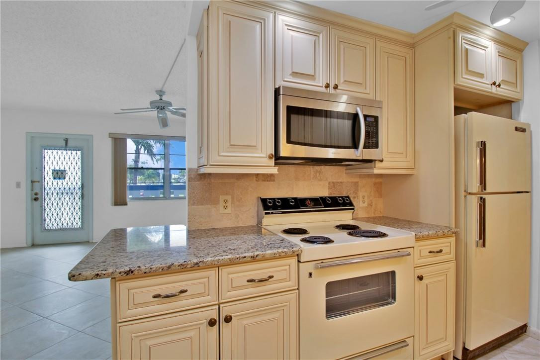 2012 Lincoln A, Unit 2012 Boca Raton, FL 33434 - Photo 12 of 30 Photo 12