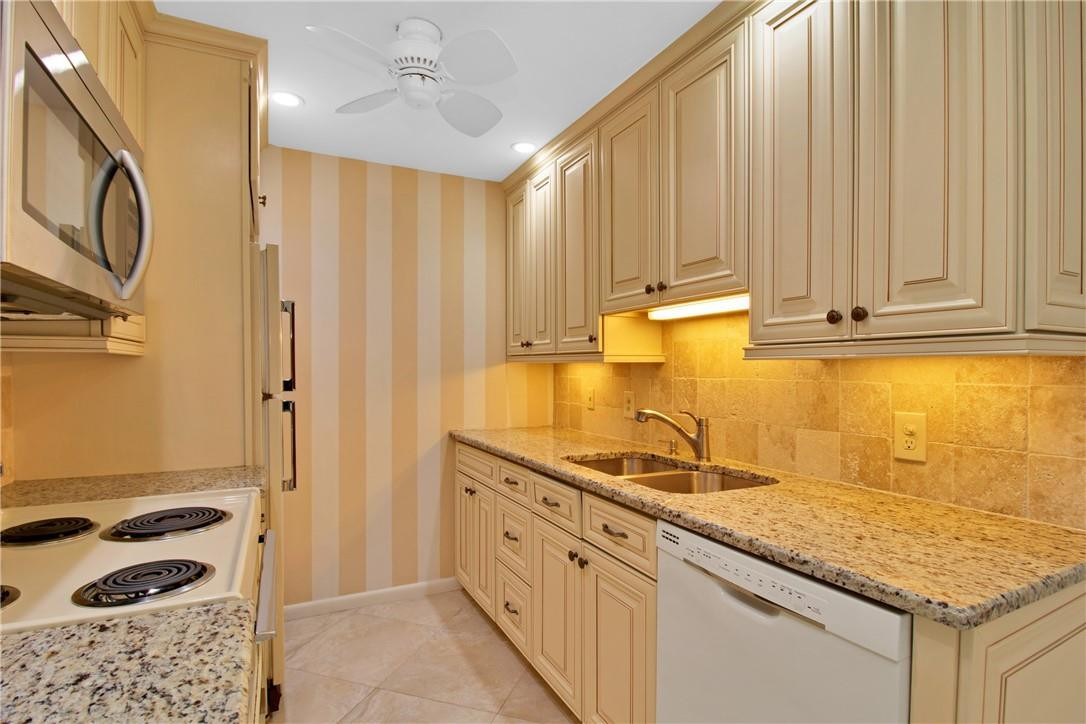 2012 Lincoln A, Unit 2012 Boca Raton, FL 33434 - Photo 13 of 30 Photo 13