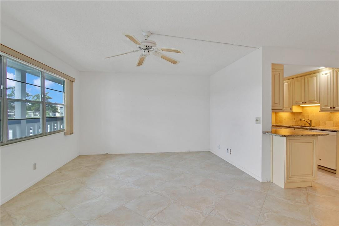 2012 Lincoln A, Unit 2012 Boca Raton, FL 33434 - Photo 4 of 30 Photo 4