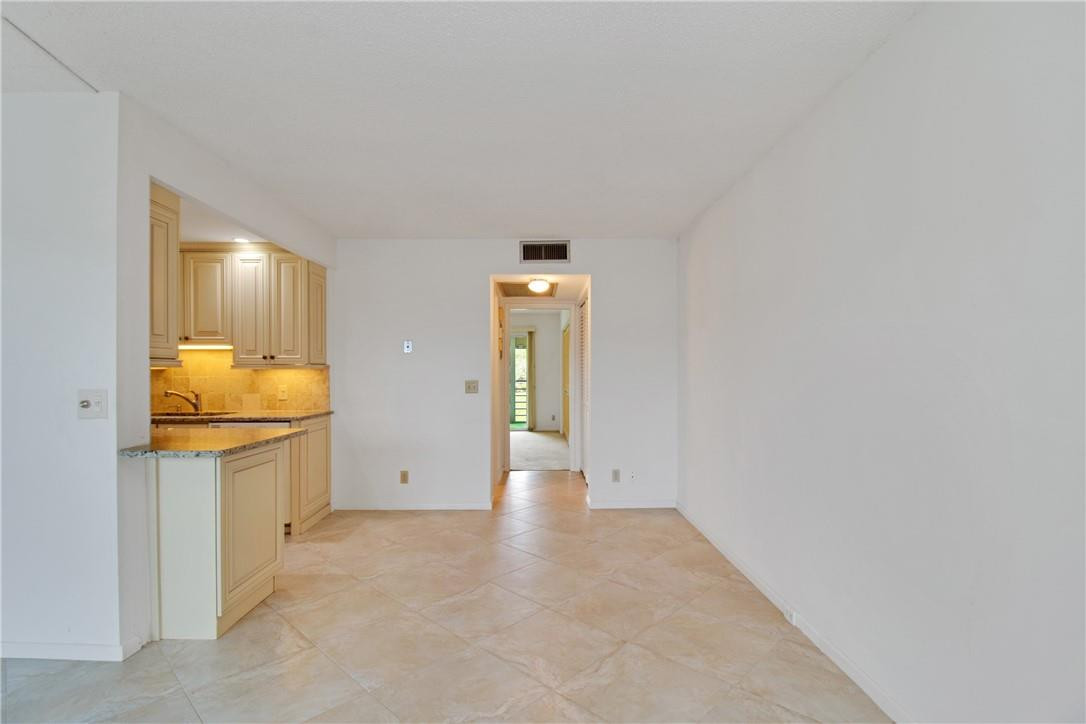 2012 Lincoln A, Unit 2012 Boca Raton, FL 33434 - Photo 8 of 30 Photo 8