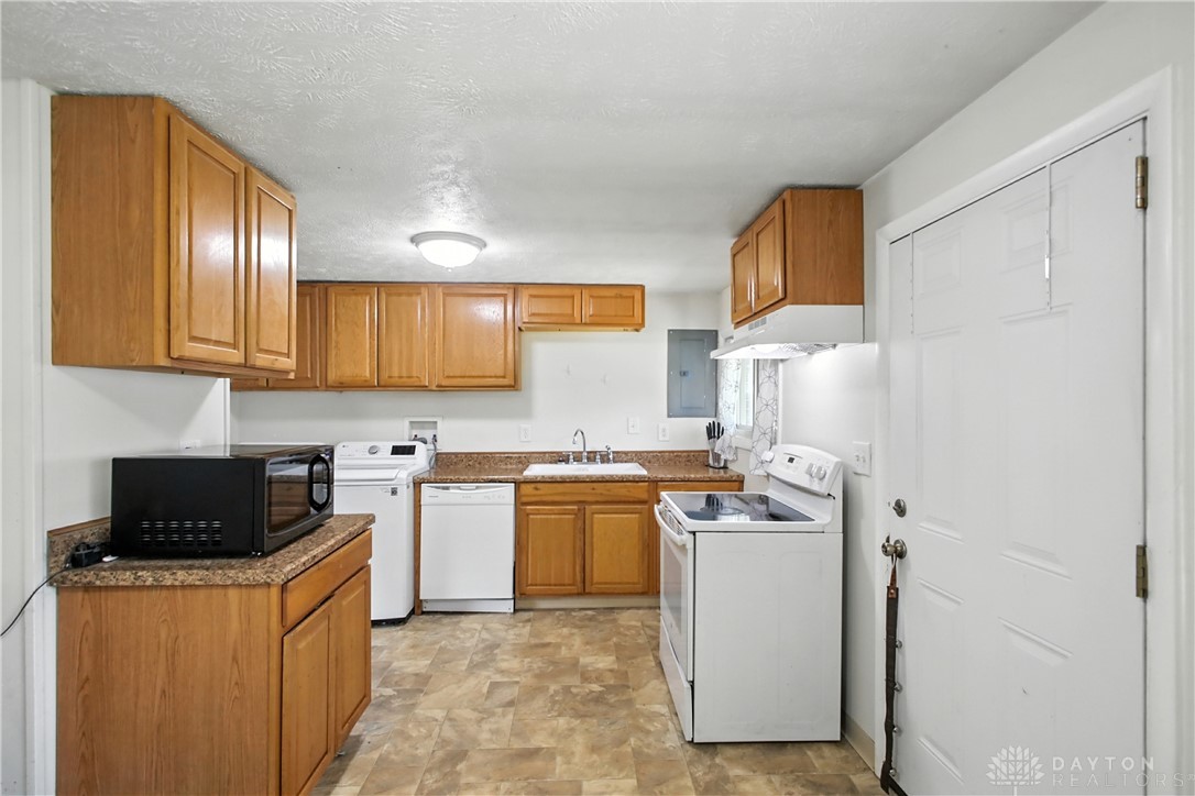 4796 Lamme Road Dayton, OH 45439 - Photo 10 of 28