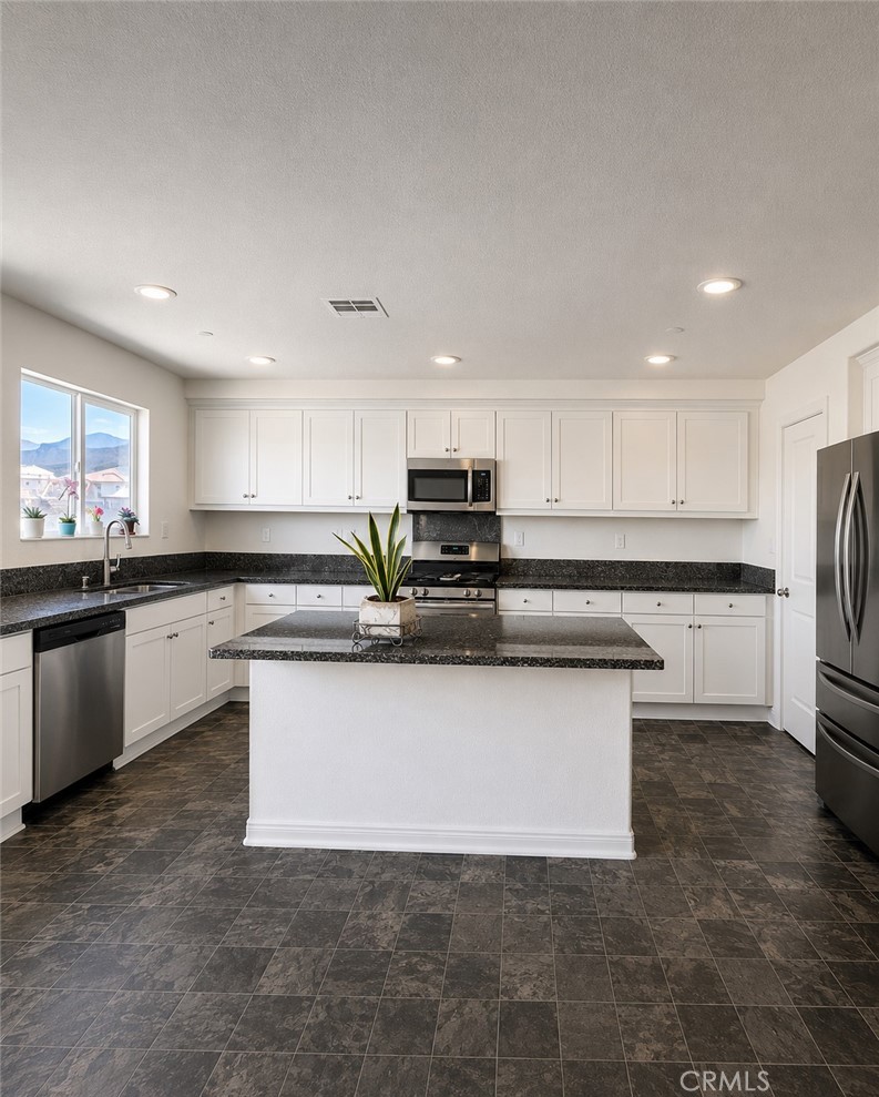 32190 Rambling Court Winchester, CA 92596 - Photo 2 of 18