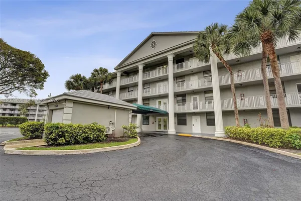 $350,000 | 1530 Whitehall Drive, Unit 302, Davie, FL 33324