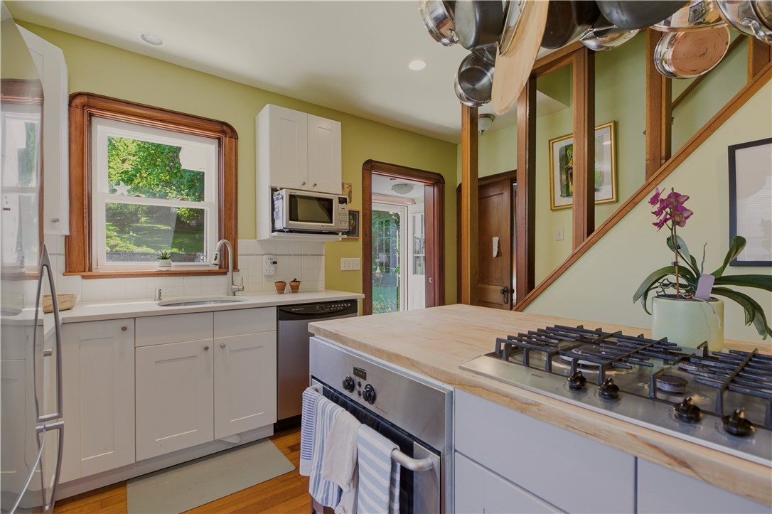 1536 Main Road Tiverton, RI 02878 - Photo 8 of 34 Range with retractable exhaust and built in oven