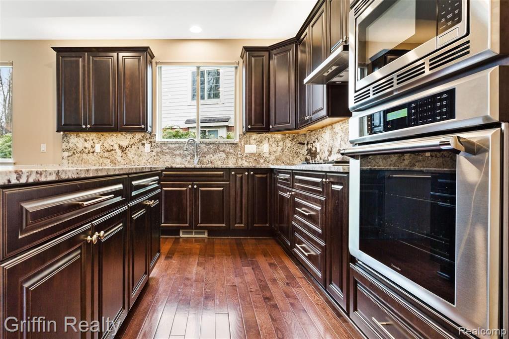 3763 Windingbrook Circle, Unit 35 Rochester Hills, MI 48309 - Photo 16 of 44