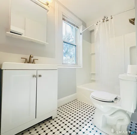 $1,795 | 133 Quaker Lane South, Unit 2, West Hartford, CT 06119