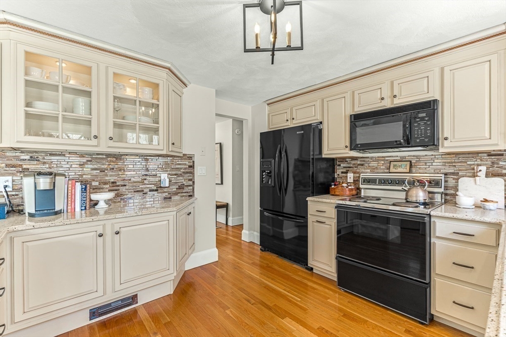 19 Cox Road Winchester, MA 01890 - Photo 12 of 40