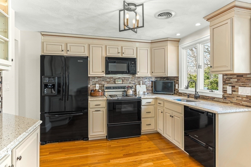 19 Cox Road Winchester, MA 01890 - Photo 13 of 40