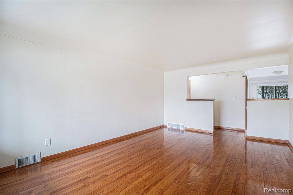 8088 Racine Road Warren, MI 48093 - Photo 4 of 25
