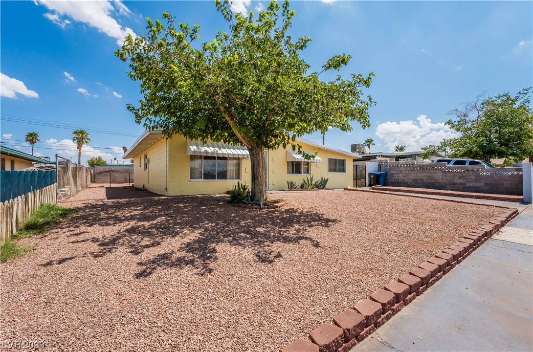 245 Carson Way Henderson, NV 89015 - Photo 2 of 36