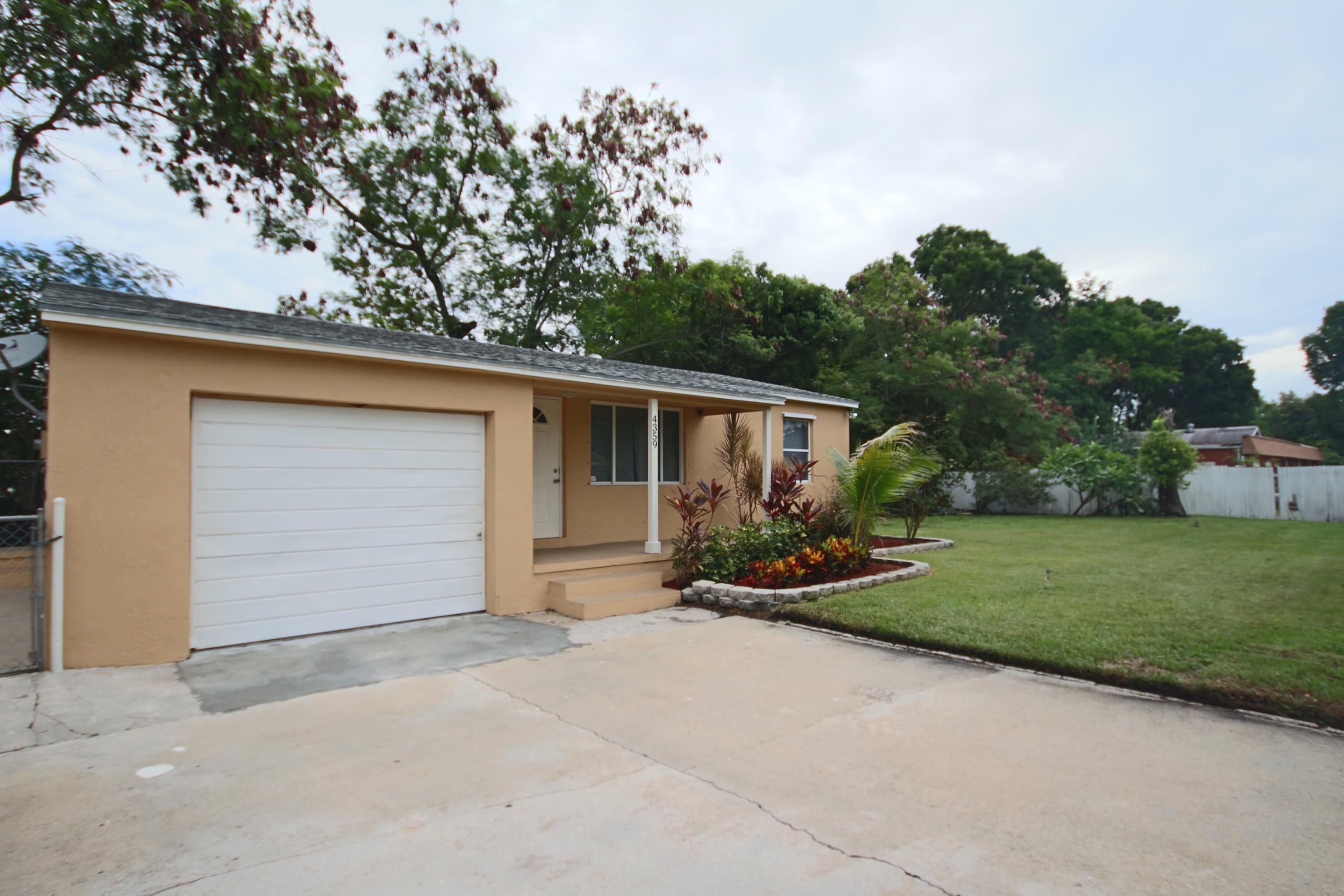 4359 Davis Road Lake Worth, FL 33461 - Photo 2 of 19 IMG_1296