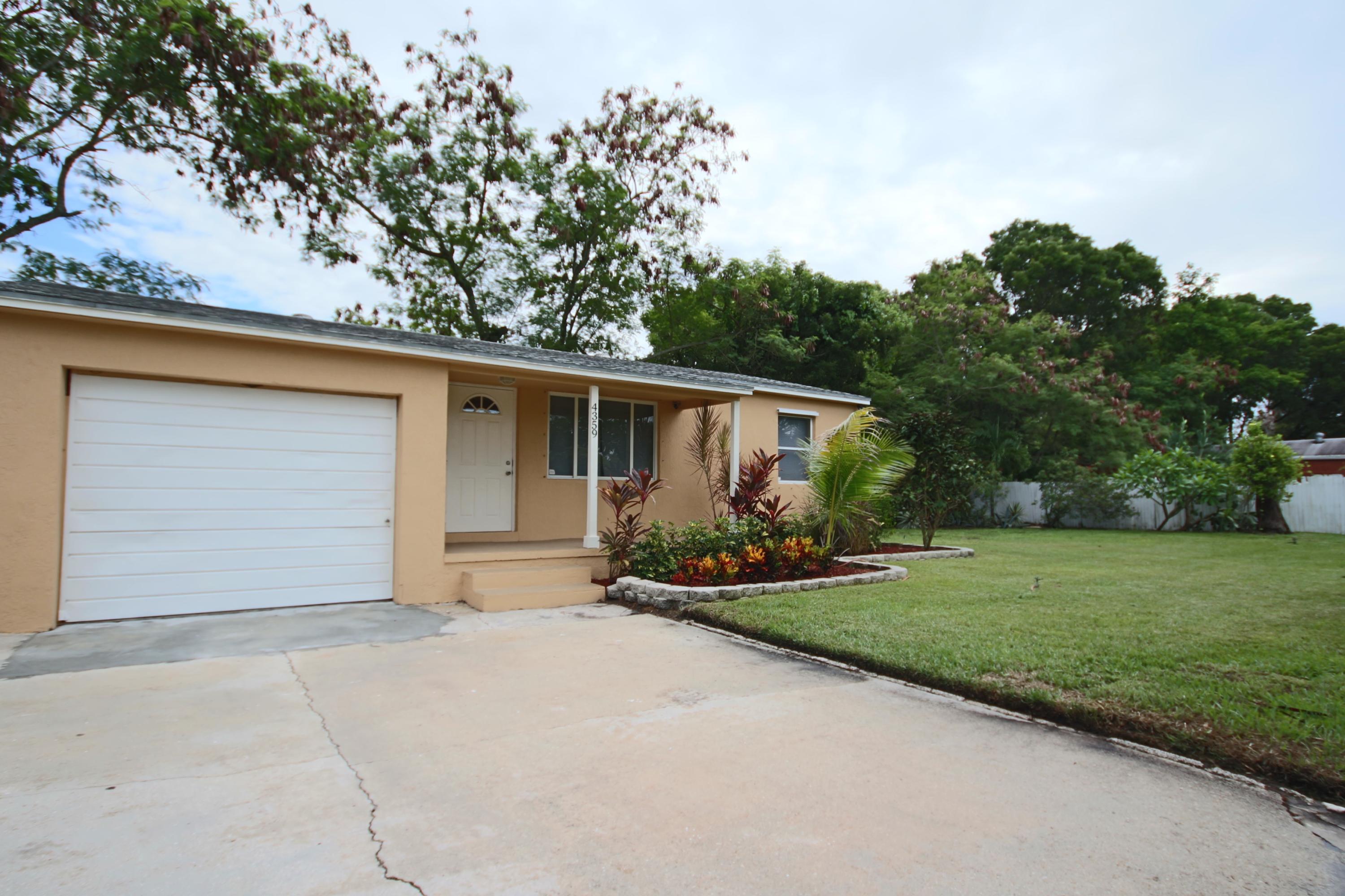 4359 Davis Road Lake Worth, FL 33461 - Photo 3 of 19 IMG_1297