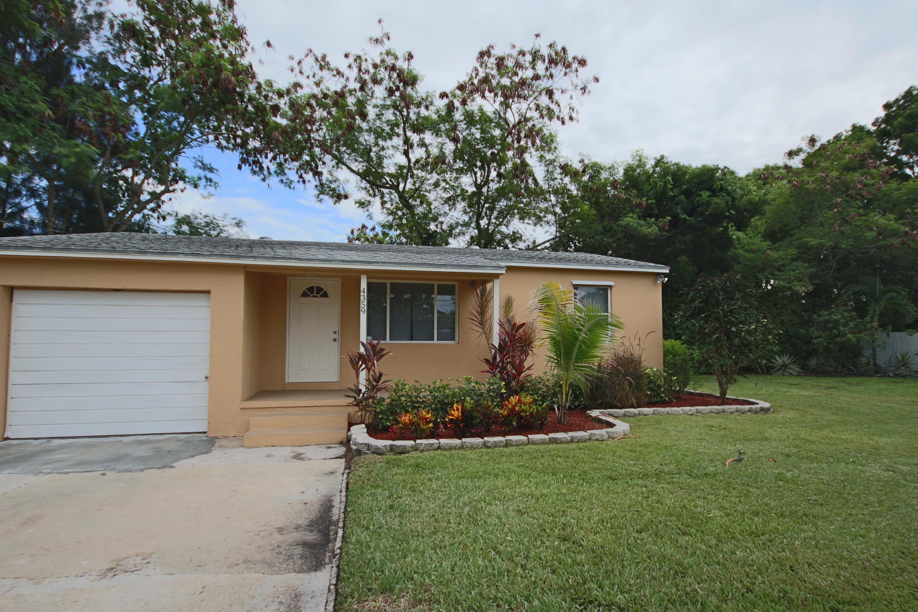 4359 Davis Road Lake Worth, FL 33461 - Photo 4 of 19 IMG_1298