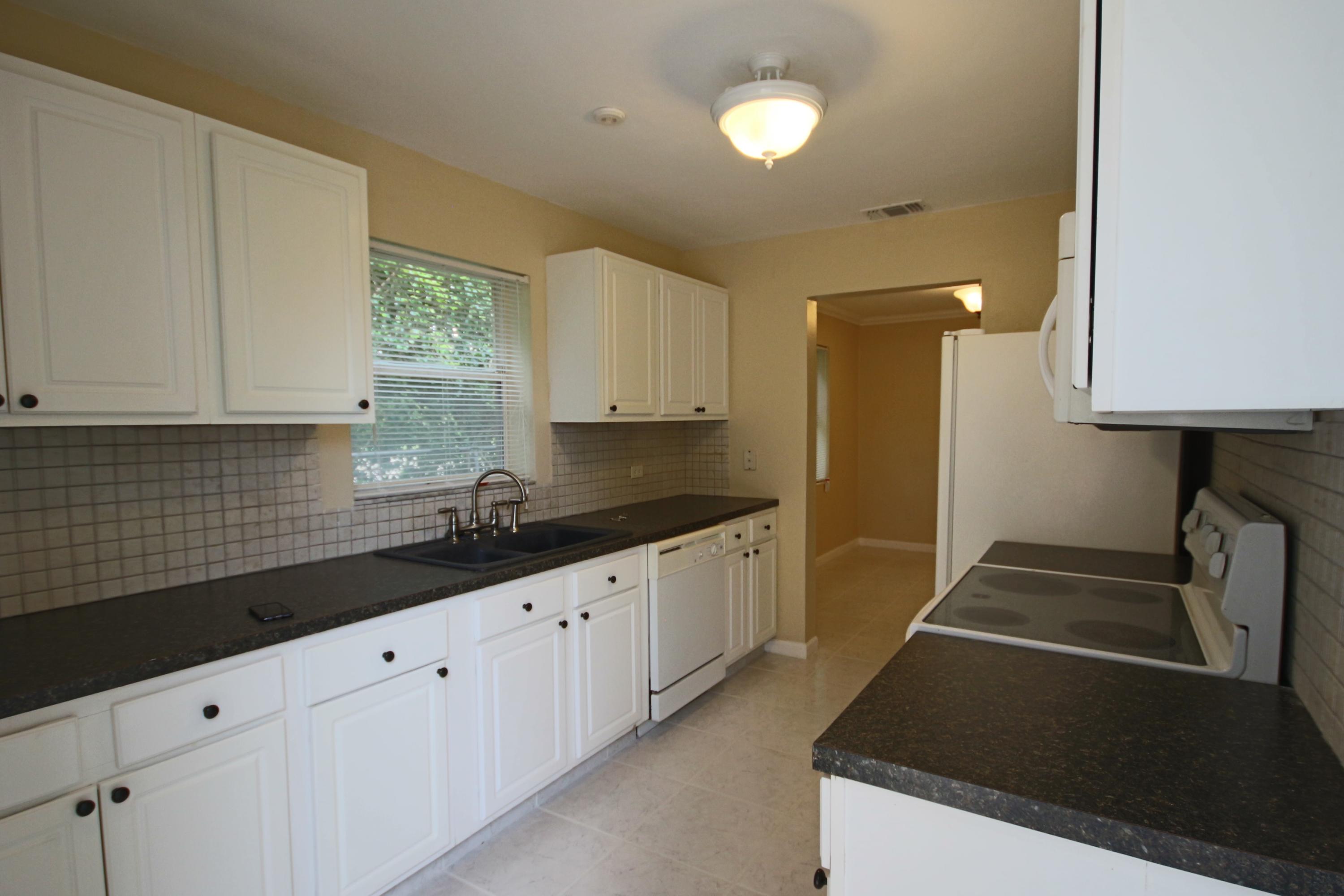 4359 Davis Road Lake Worth, FL 33461 - Photo 6 of 19 IMG_1300