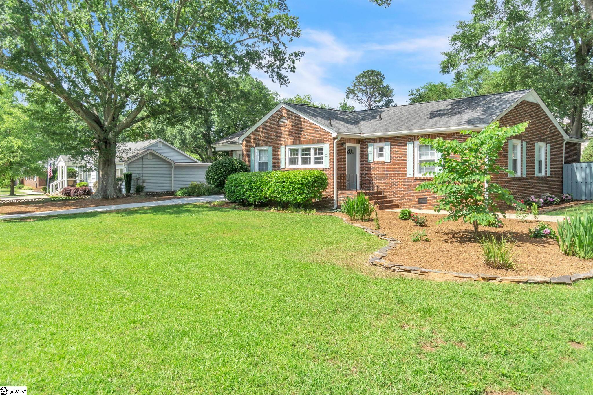 100 Batesview Drive Greenville, SC 29607 - Photo 2 of 28 Gallery Image 2