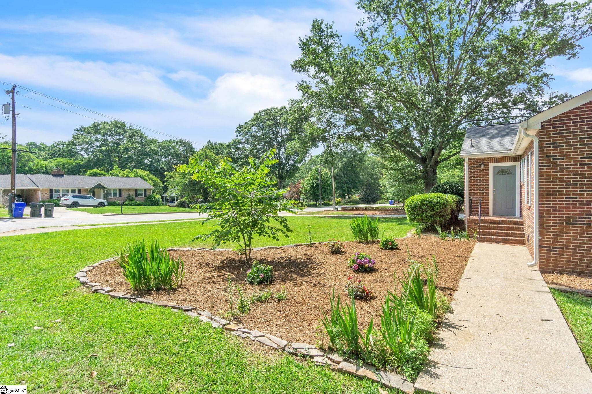 100 Batesview Drive Greenville, SC 29607 - Photo 3 of 28 Gallery Image 3