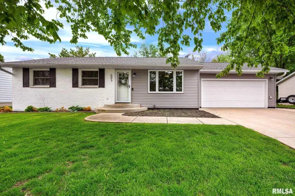 $289,900 | 603 East Manor Drive, Metamora, IL 61548