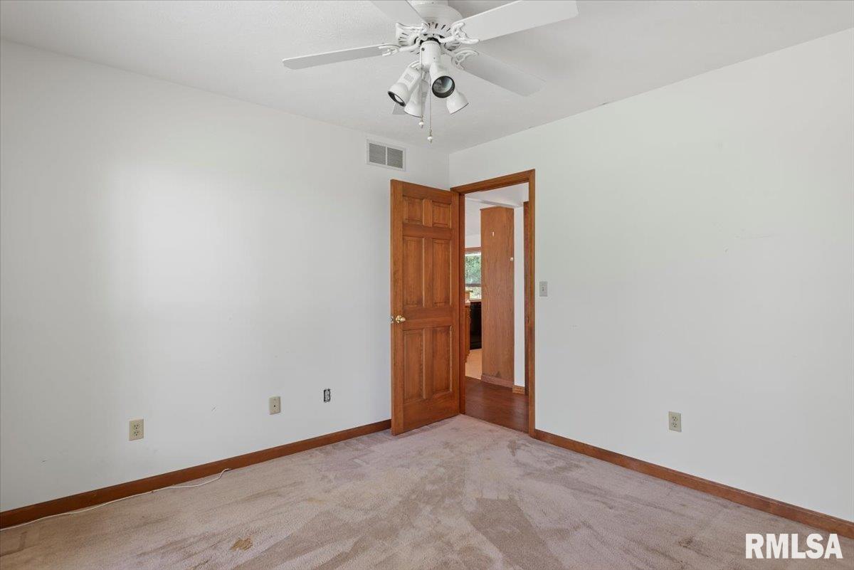 1997 New Lake Road Jacksonville, IL 62650 - Photo 25 of 39