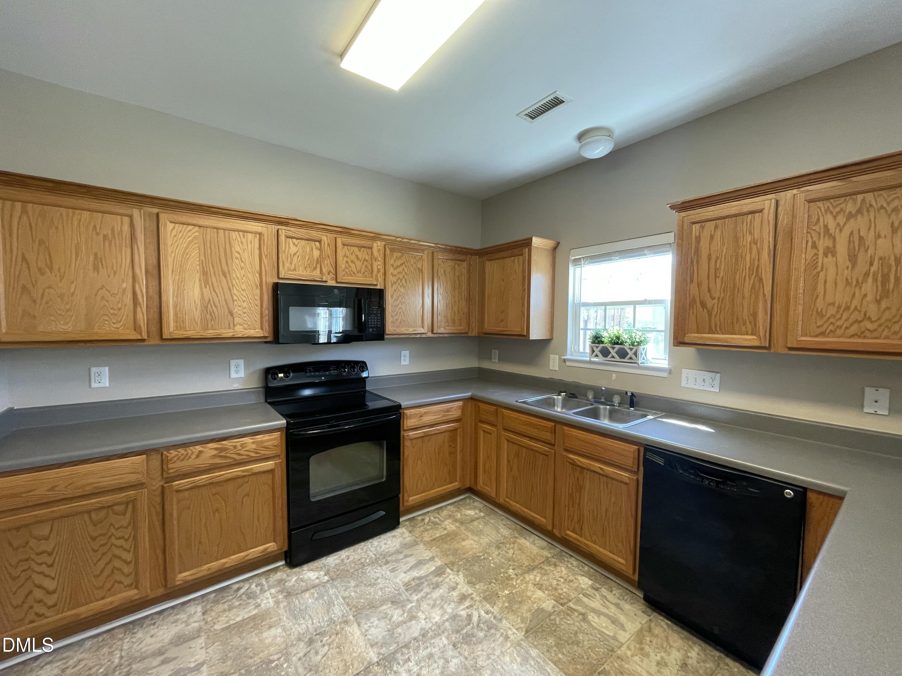 3531 Oneonta Avenue Raleigh, NC 27604 - Photo 6 of 22 IMG_5946