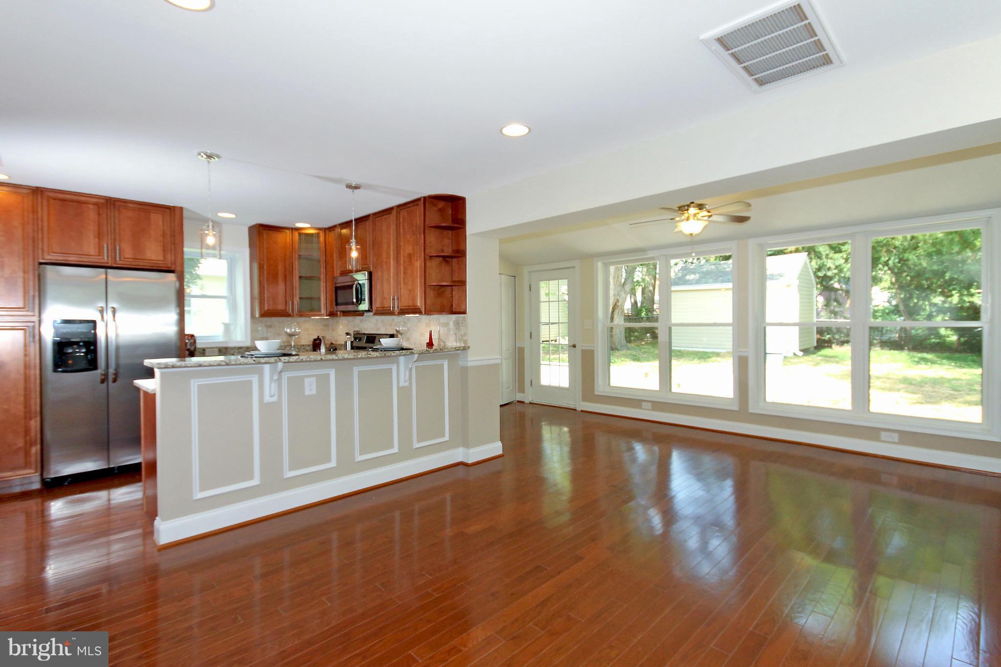 1709 Tacoma Road Edgewater, MD 21037 - Photo 4 of 19 Living Room