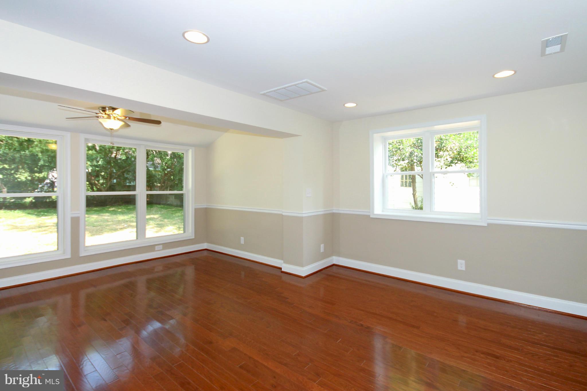 1709 Tacoma Road Edgewater, MD 21037 - Photo 5 of 19 Living Room