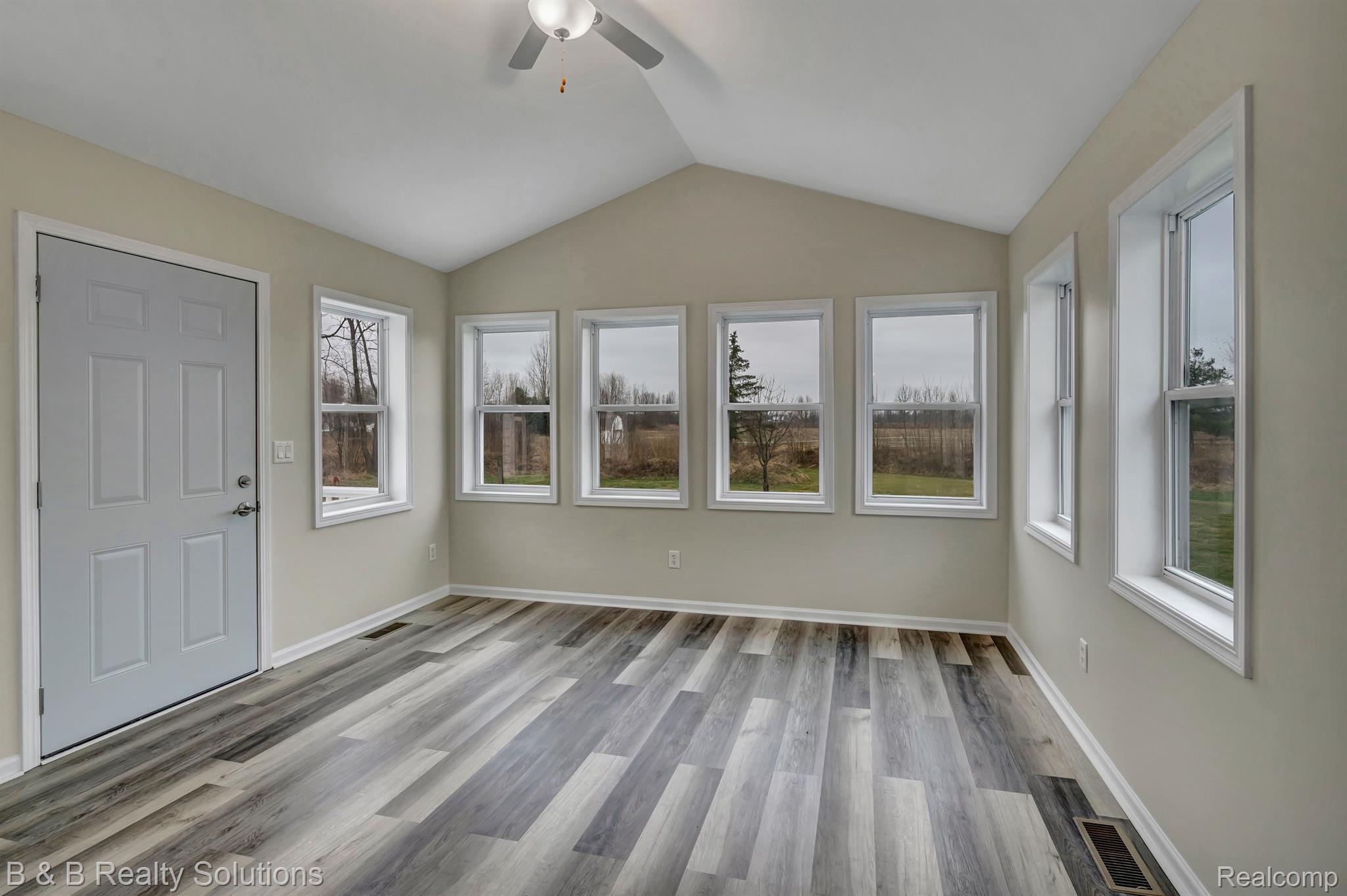 2391 Dodds Road North Branch, MI 48461 - Photo 9 of 38