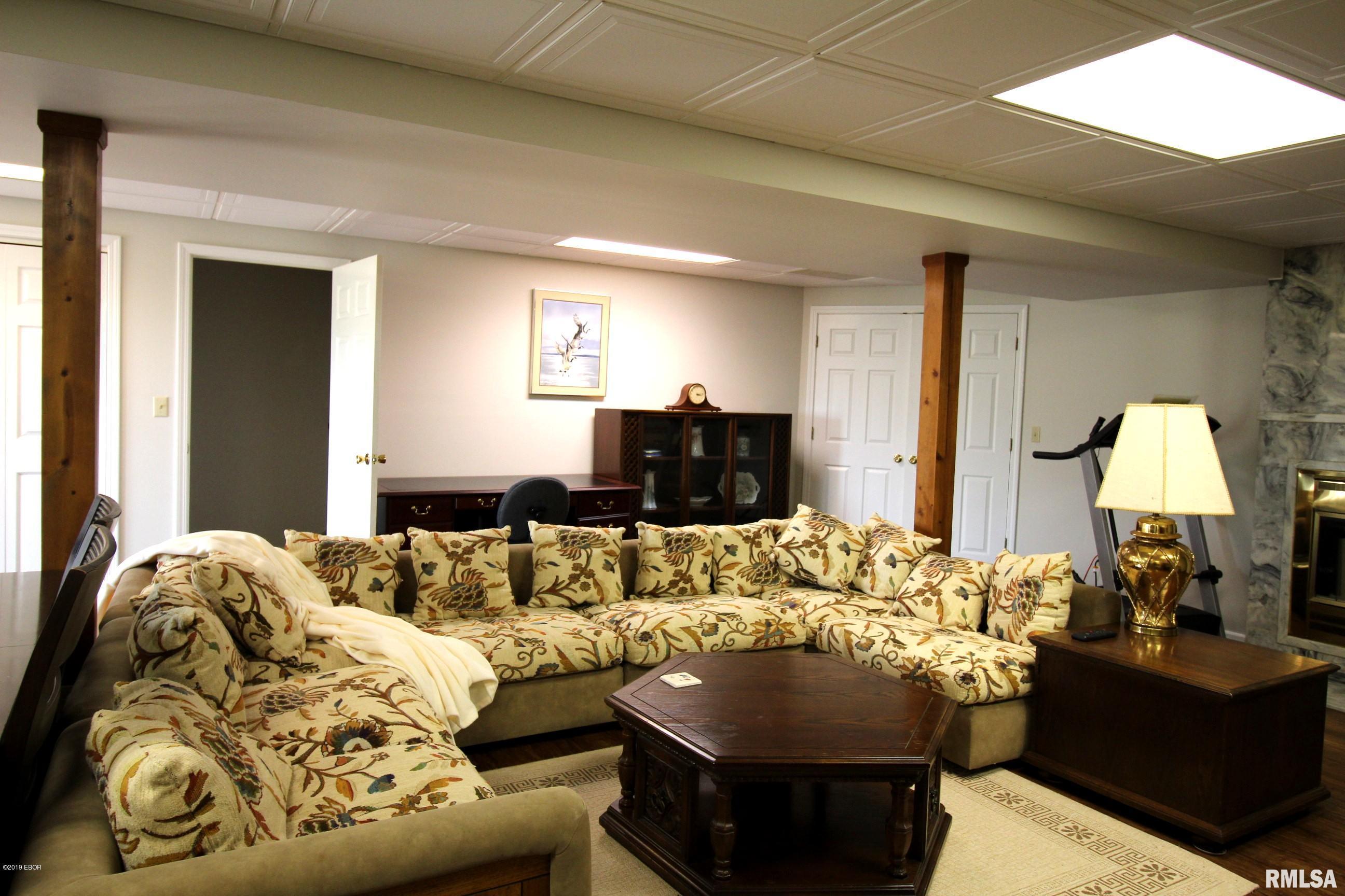 27 Country Club Road Mount Vernon, IL 62864 - Photo 27 of 39 Gallery Image 27