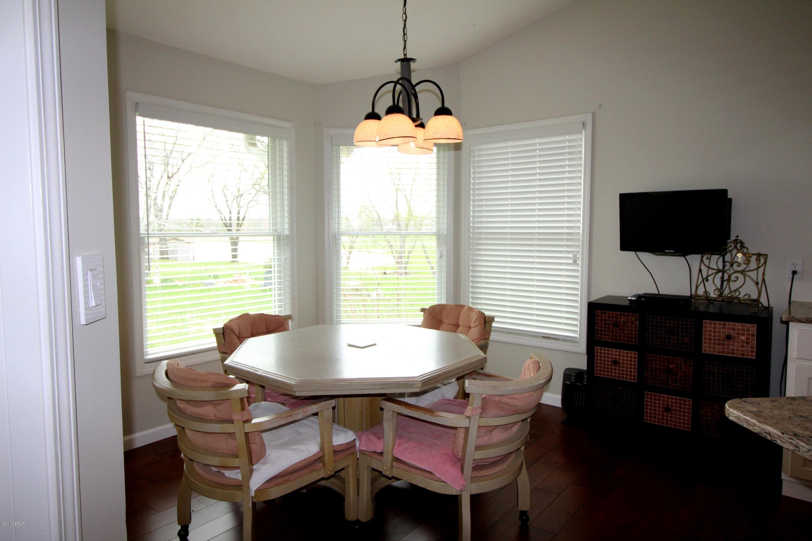 27 Country Club Road Mount Vernon, IL 62864 - Photo 4 of 39 Gallery Image 4