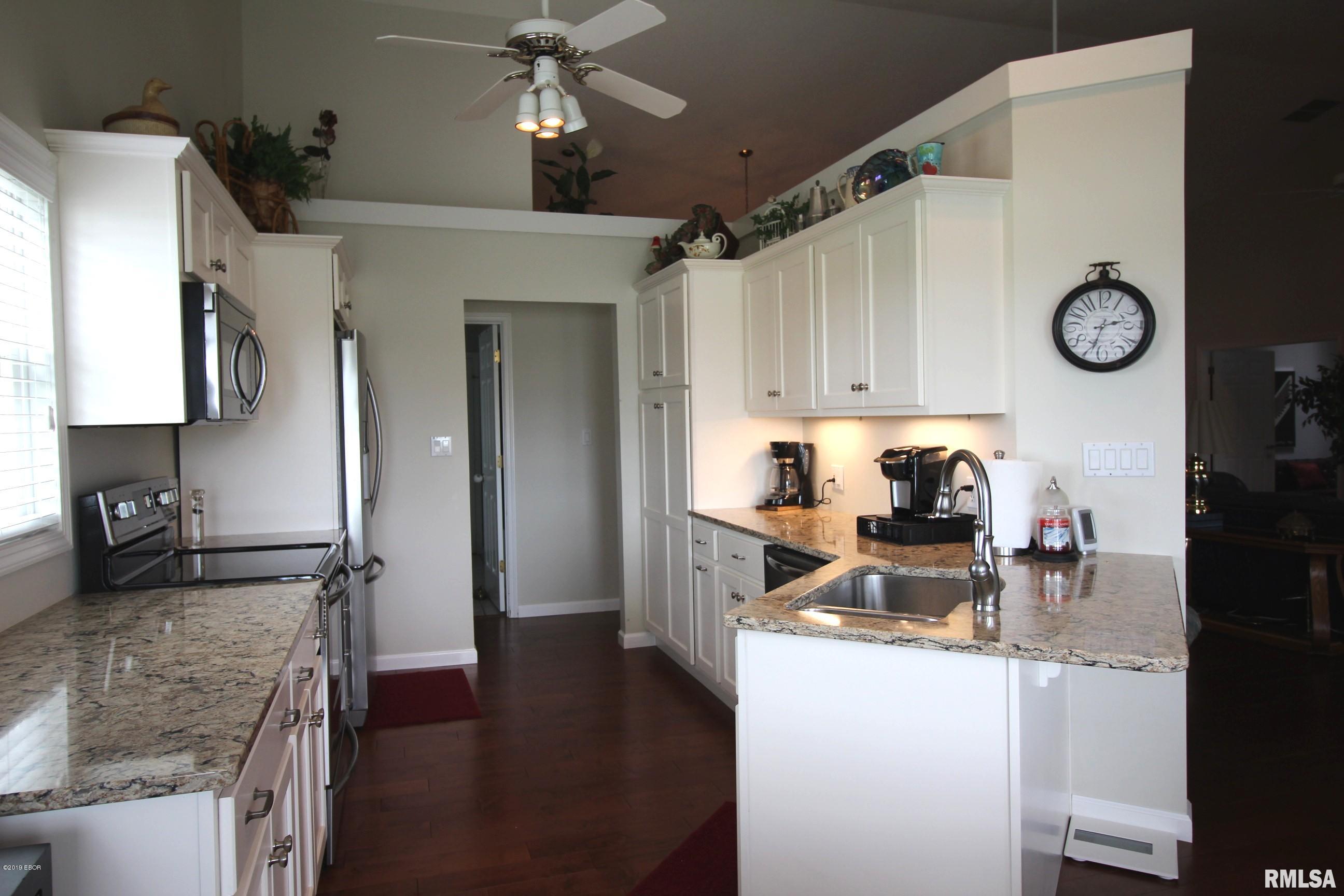27 Country Club Road Mount Vernon, IL 62864 - Photo 5 of 39 Gallery Image 5
