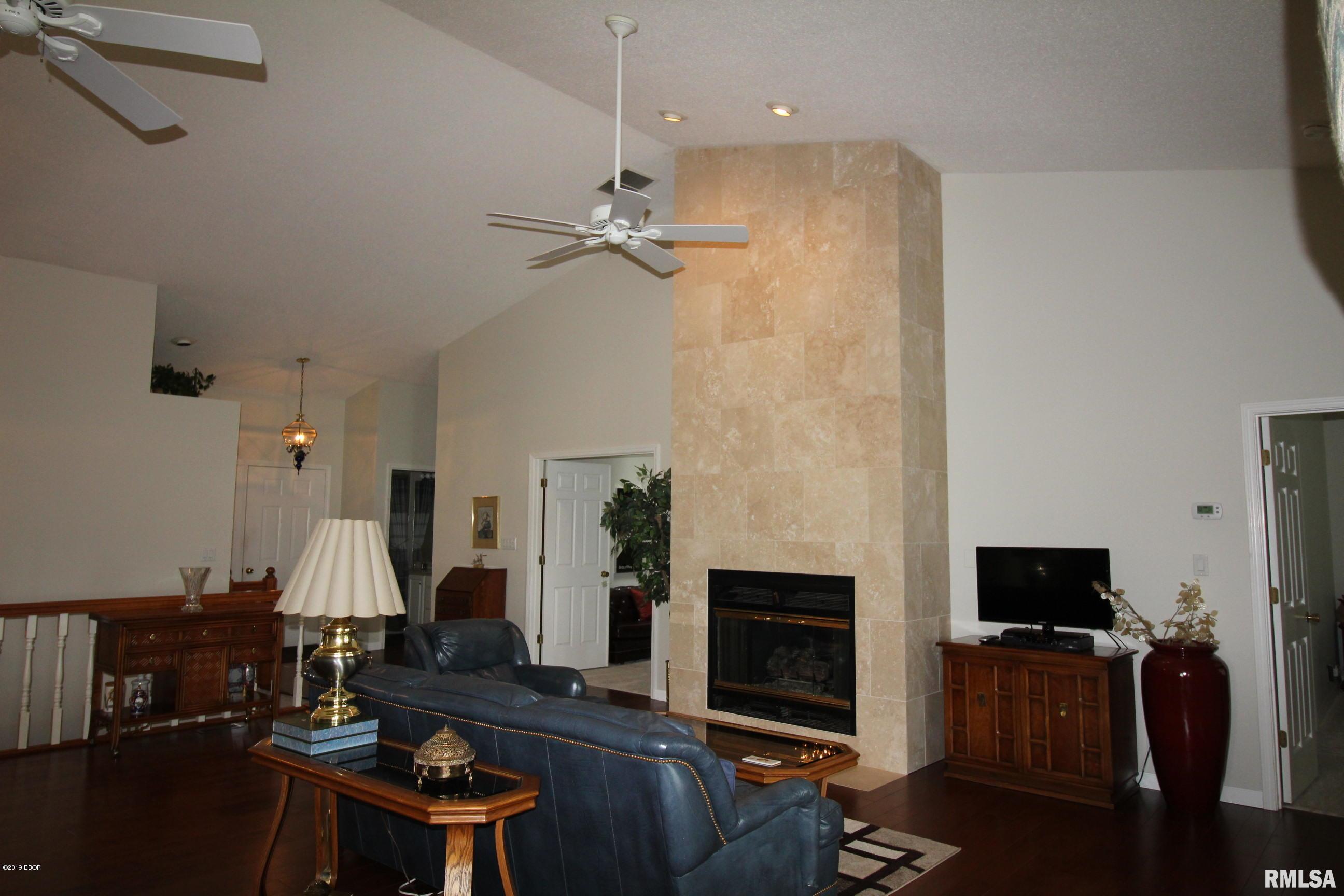 27 Country Club Road Mount Vernon, IL 62864 - Photo 8 of 39 Gallery Image 8