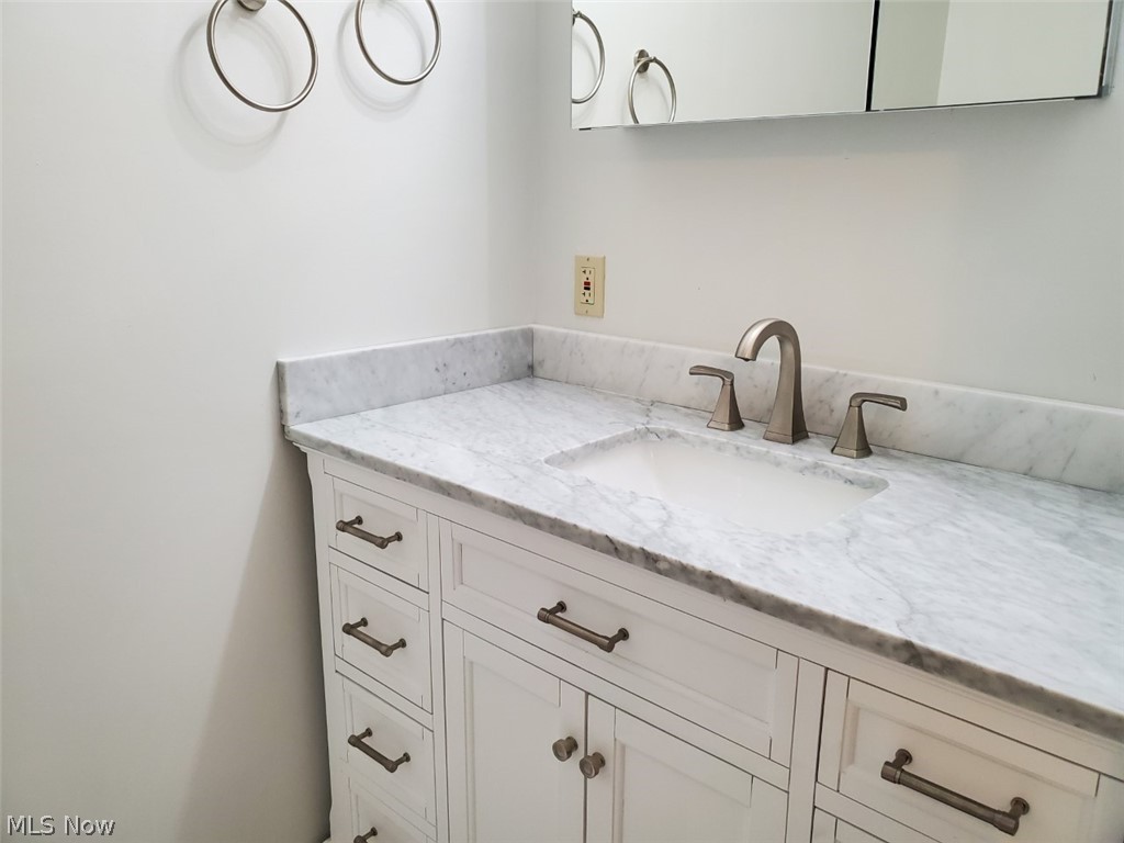 4751 Forest Road Mentor, OH 44060 - Photo 20 of 24 BEAUTIFUL FULL BATH. QUARTZ COUNTERTOPS. NEW CABINETS. AWESOME