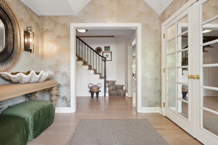 323 Locust Road Winnetka, IL 60093 - Photo 3 of 47 Gallery Image 3