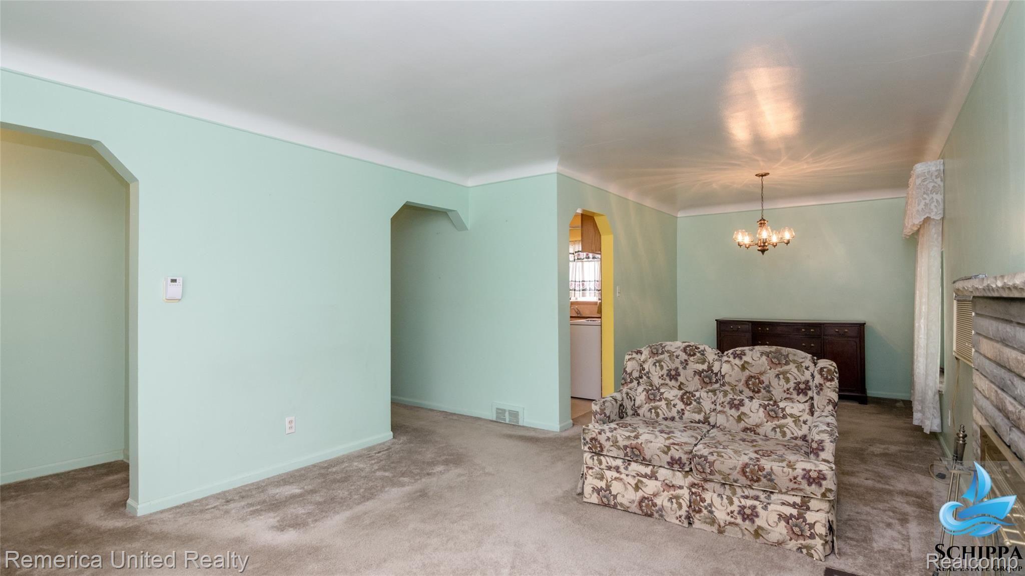 26345 Five Mile Road Redford, MI 48239 - Photo 10 of 29 livingrm.jpg