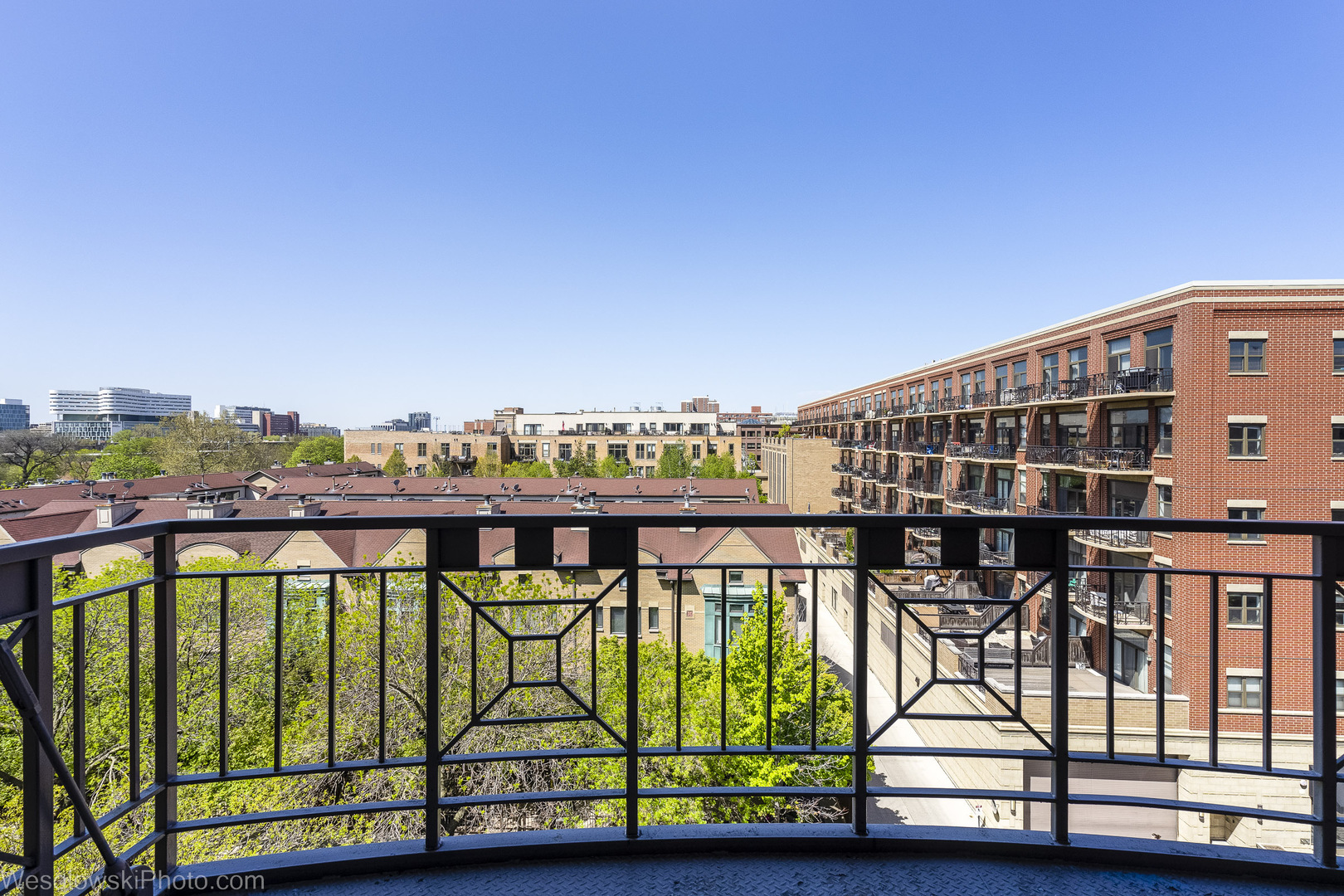 15 South Throop Street, Unit 503 Chicago, IL 60607 - Photo 17 of 20 a view of a street
