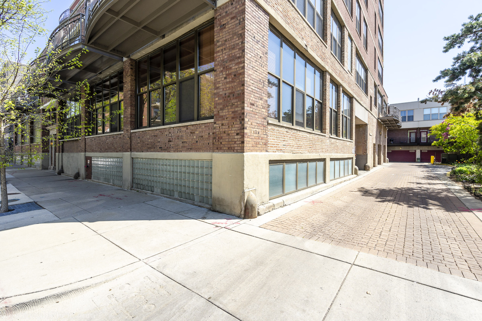 15 South Throop Street, Unit 503 Chicago, IL 60607 - Photo 3 of 20 a view of a building with a bench