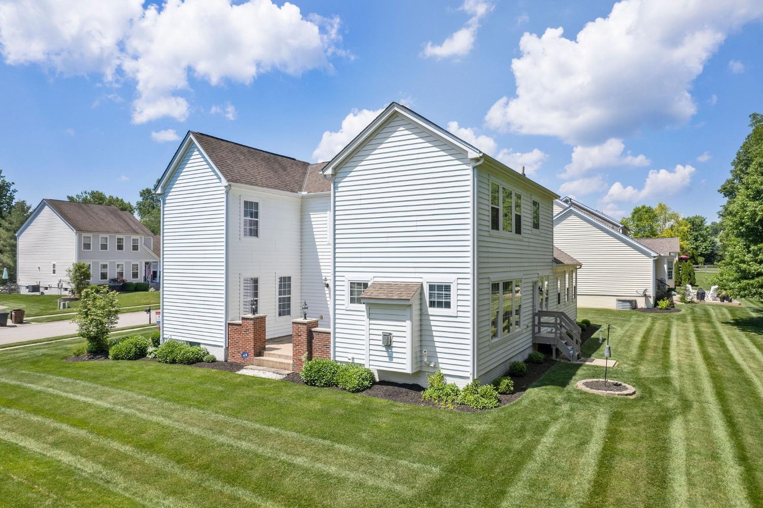 692 Hyacinth Road Cincinnati, OH 45245 - Photo 3 of 41