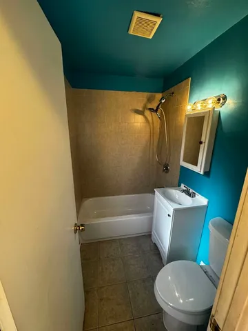 $2,000 | 9556 South Forest Avenue, Chicago, IL 60628