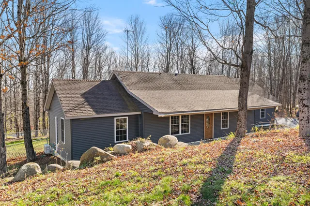 $359,900 | 3308 Middle Road, Sidney, ME 04330