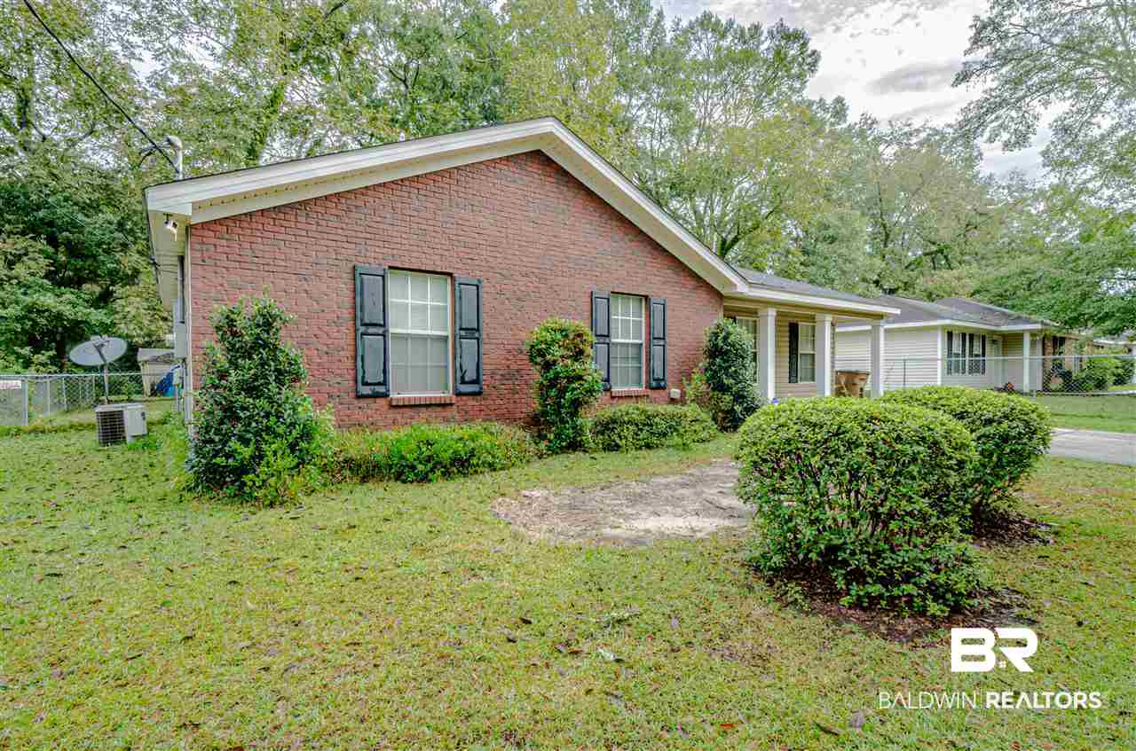 2446 Nortons Lane Mobile, AL 36605 - Photo 3 of 19