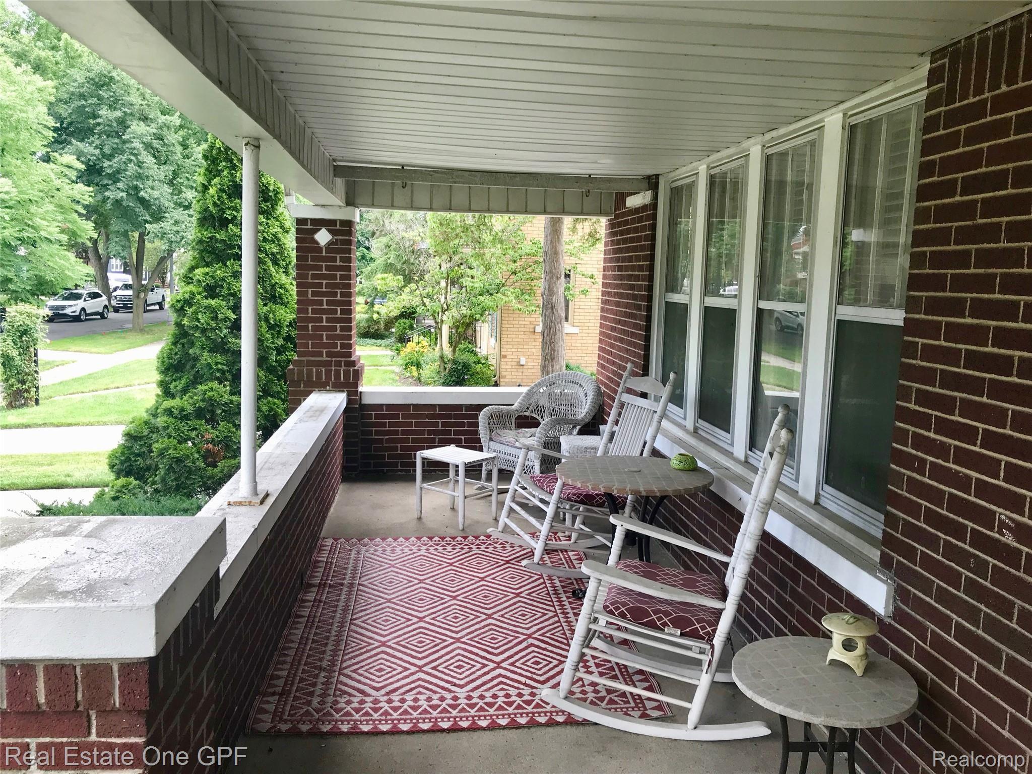 971 Fisher Road Grosse Pointe, MI 48230 - Photo 2 of 36 IMG_2570.jpeg