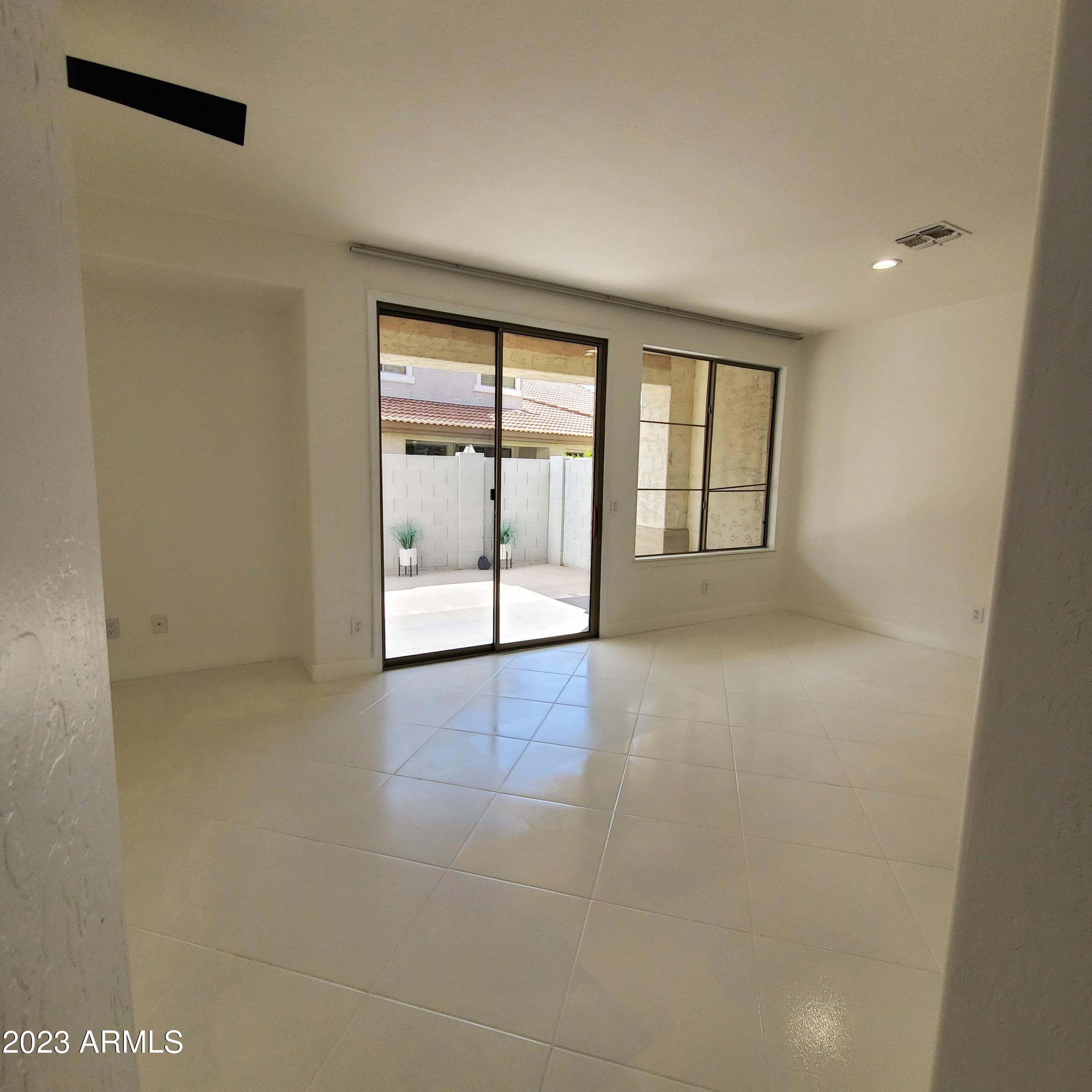 1024 East Frye Road, Unit 1096 Phoenix, AZ 85048 - Photo 9 of 33 Dining Room