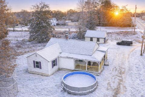 125 South Main Street Mechanic Falls, ME 04256 - Photo 2 of 19 E7C47D49-A51D-40BC-89F0-0CB2C3346C53(1)