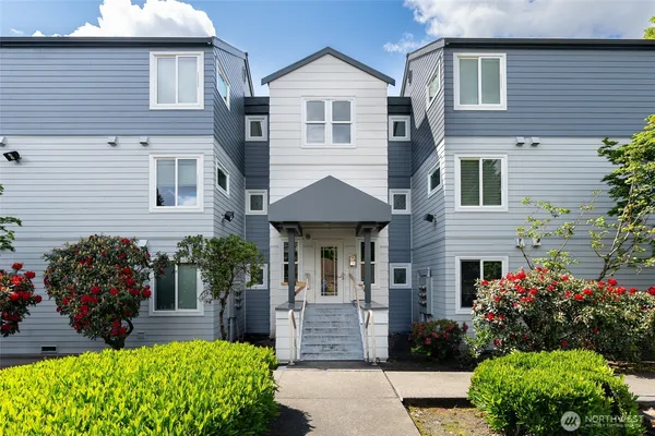 $290,000 | 20320 Bothell Everett Highway, Unit D301, Bothell, WA 98012