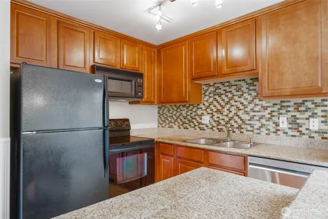 $299,999 | 20320 Bothell Everett Highway, Unit D301, Bothell, WA 98012