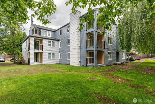 $299,999 | 20320 Bothell Everett Highway, Unit D301, Bothell, WA 98012