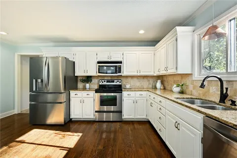 $460,000 | 15725 West Locust Street, Olathe, KS 66062